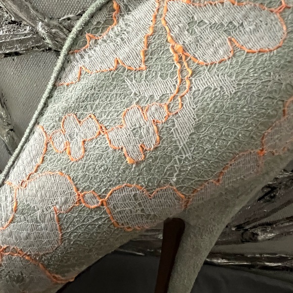 SS 8.5 Light Blue Lace Heels - Picture 6 of 8